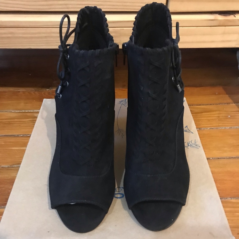 Brand New in Box Indigo Road peep toe booties - Picture 2 of 6
